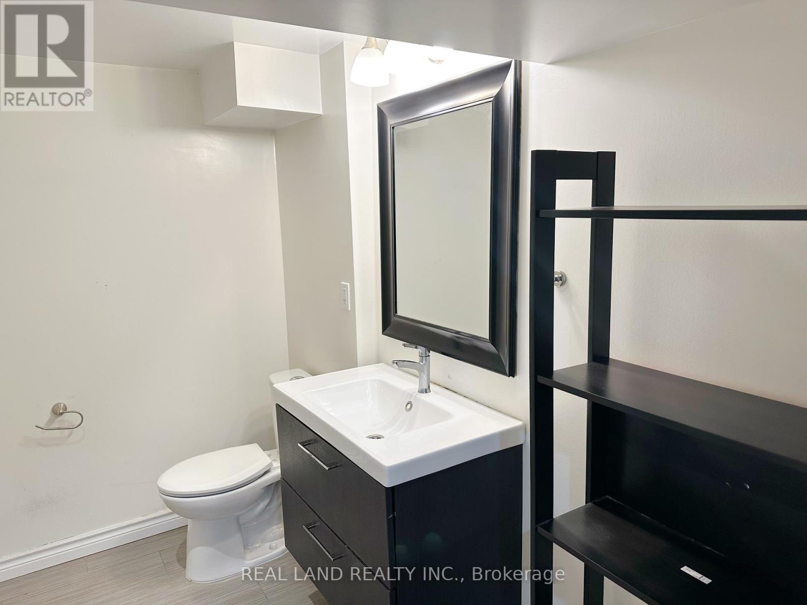 26 Greyhound Drive E, Toronto, Ontario  M2H 1K3 - Photo 3 - C12539554