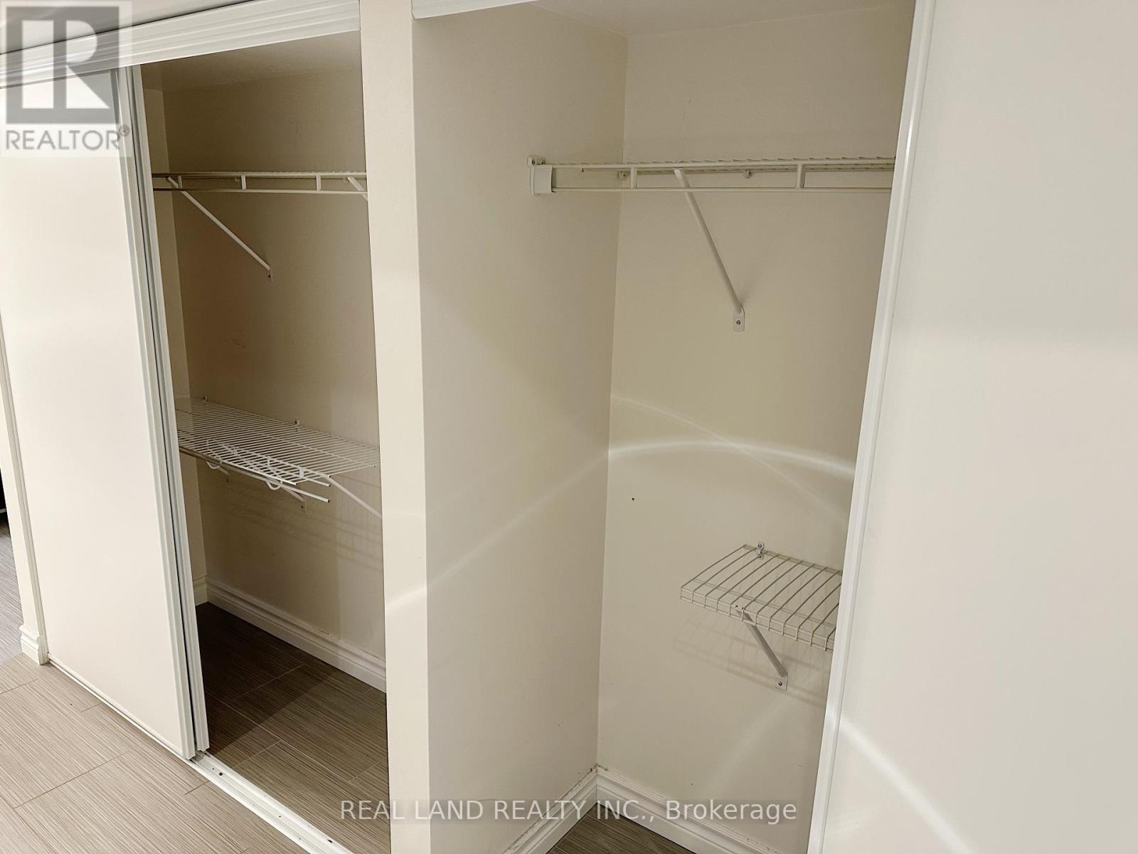 26 Greyhound Drive E, Toronto, Ontario  M2H 1K3 - Photo 4 - C12539554