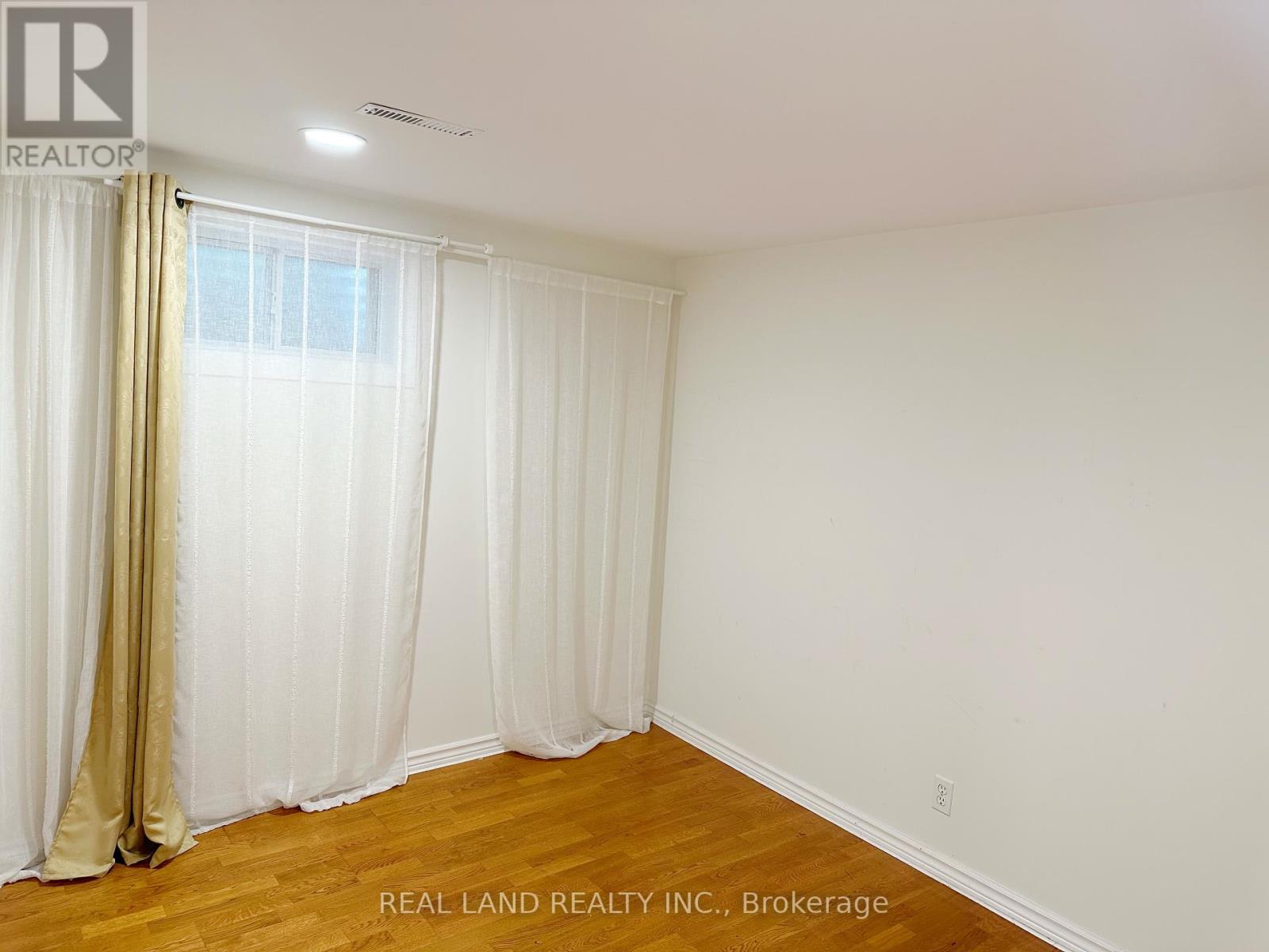 26 Greyhound Drive E, Toronto, Ontario  M2H 1K3 - Photo 5 - C12539554