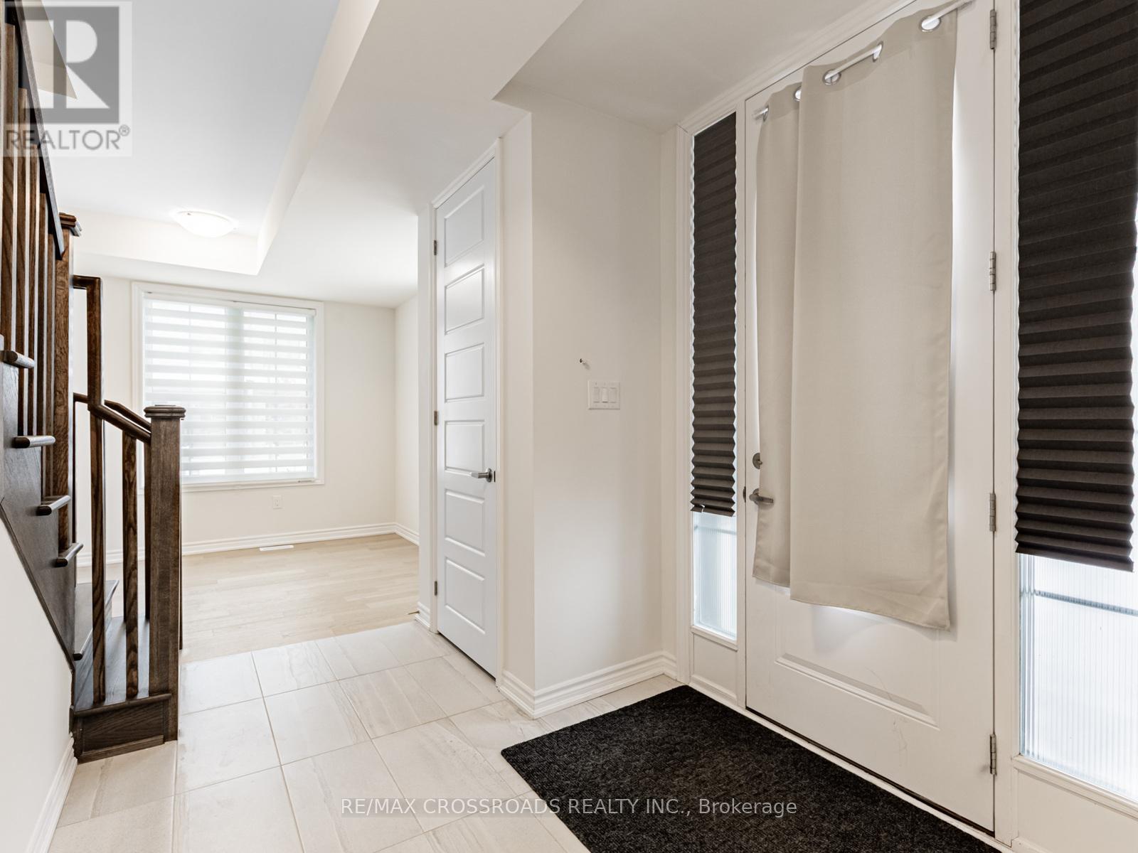 288 Beaverbrae Drive, Markham, Ontario  L6C 3L1 - Photo 5 - N12539550