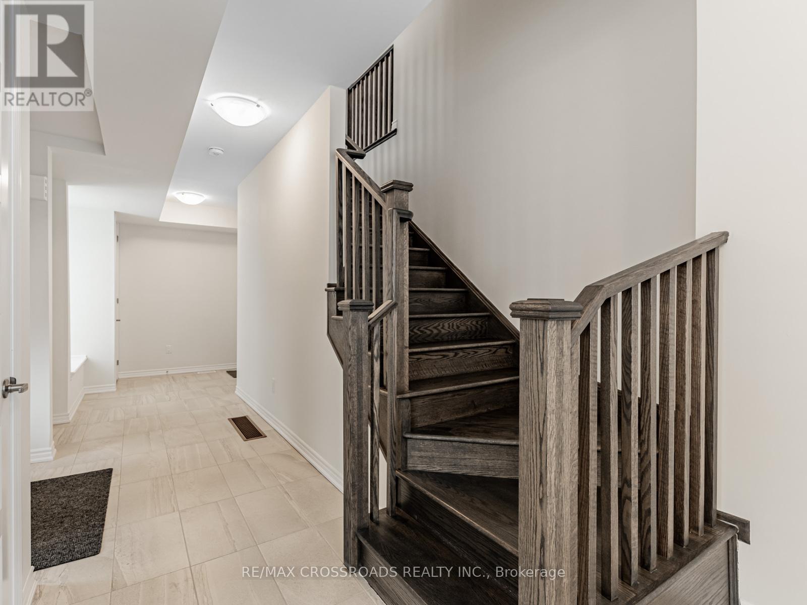 288 Beaverbrae Drive, Markham, Ontario  L6C 3L1 - Photo 8 - N12539550