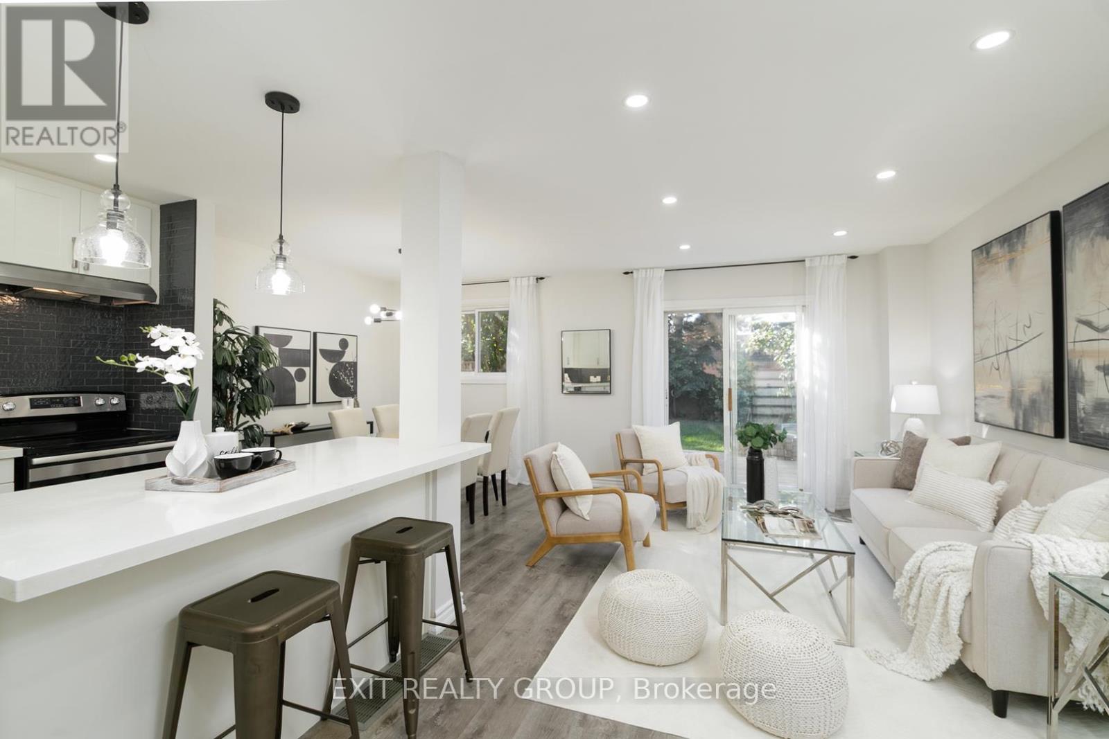 765 Hampton Court, Pickering, Ontario L1W 3M3 - Photo 4 - E12539600