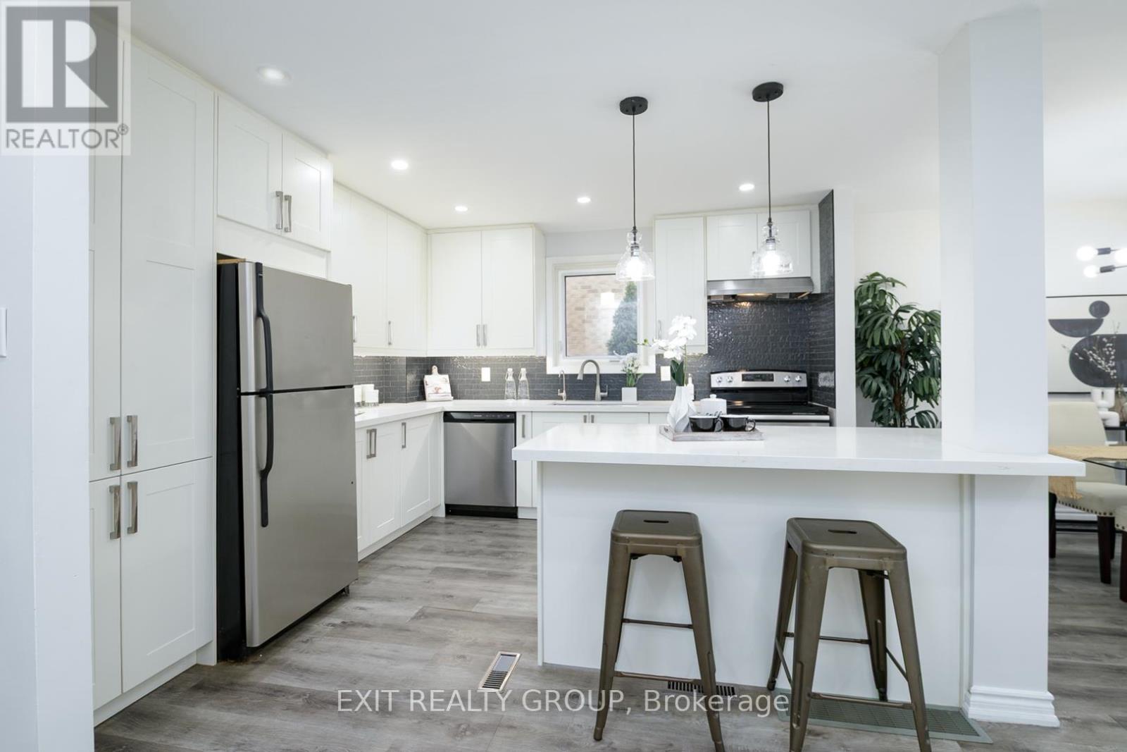 765 Hampton Court, Pickering, Ontario L1W 3M3 - Photo 6 - E12539600