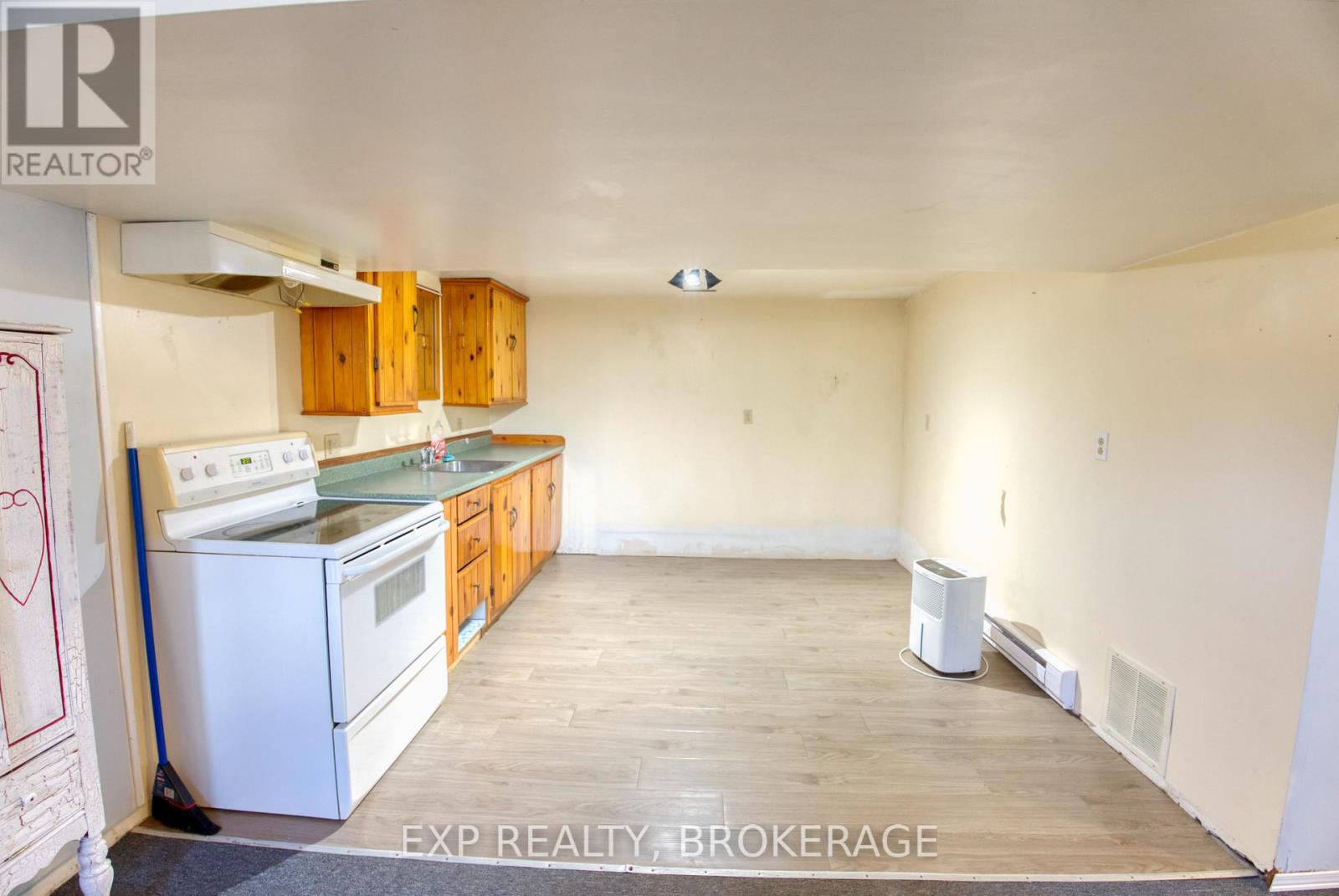 2281 Upper Flinton Road, Addington Highlands, Ontario K0H 1P0 - Photo 23 - X12539574