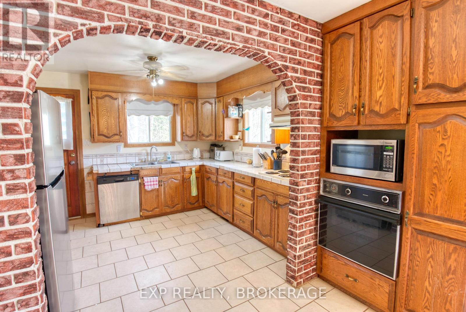 2281 Upper Flinton Road, Addington Highlands, Ontario K0H 1P0 - Photo 3 - X12539574