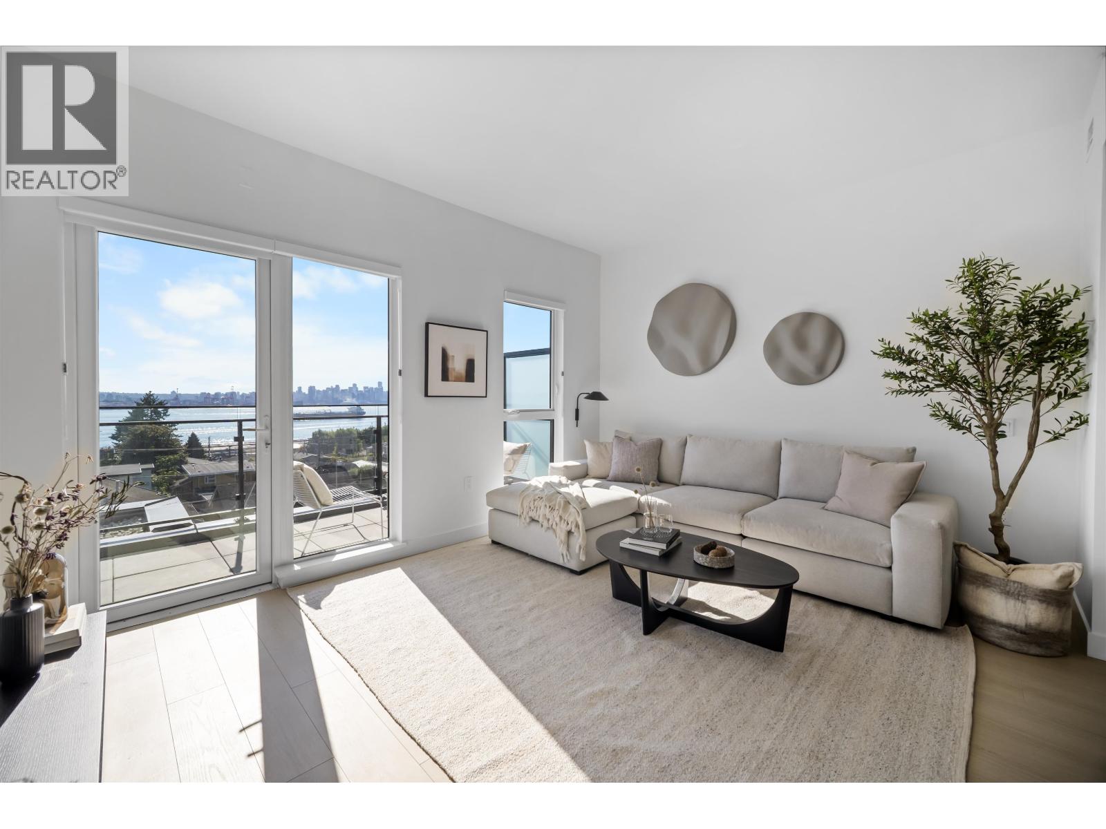 509 422 E 3RD STREET, North Vancouver, British Columbia