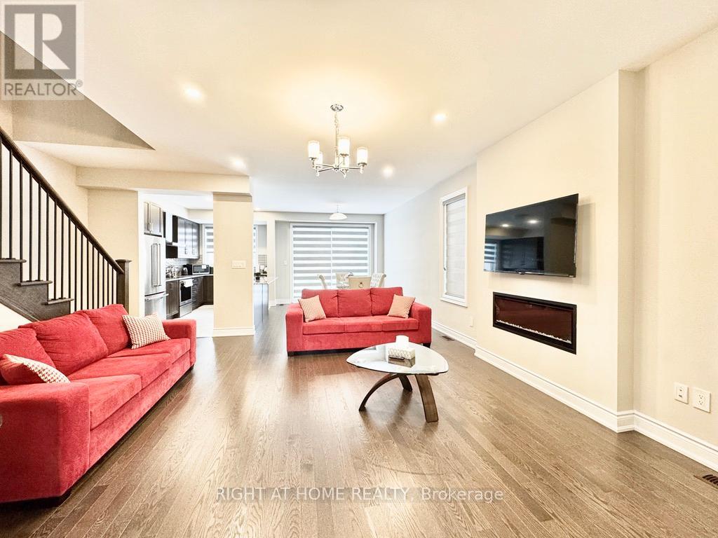 17 Periwinkle Road, Springwater, Ontario  L9X 2C8 - Photo 3 - S12532042