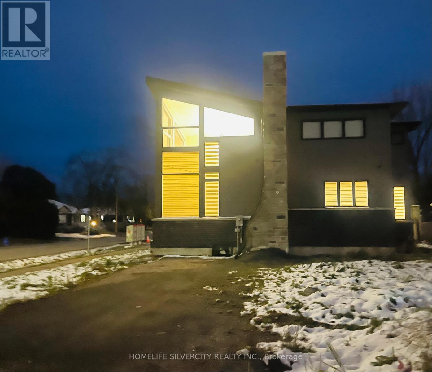 204 Mary Street, Oakville, Ontario  L6K 1S4 - Photo 2 - W12539538