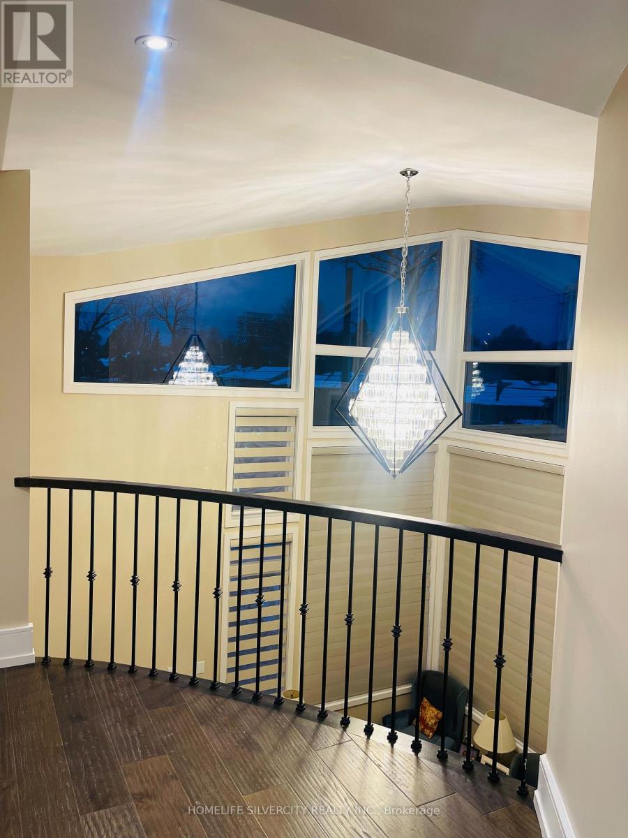 204 Mary Street, Oakville, Ontario  L6K 1S4 - Photo 7 - W12539538