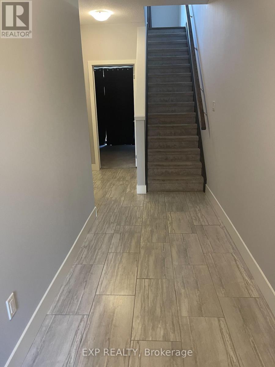 2056 Meadowgate Boulevard, London South, Ontario  N6M 0H5 - Photo 4 - X12539586