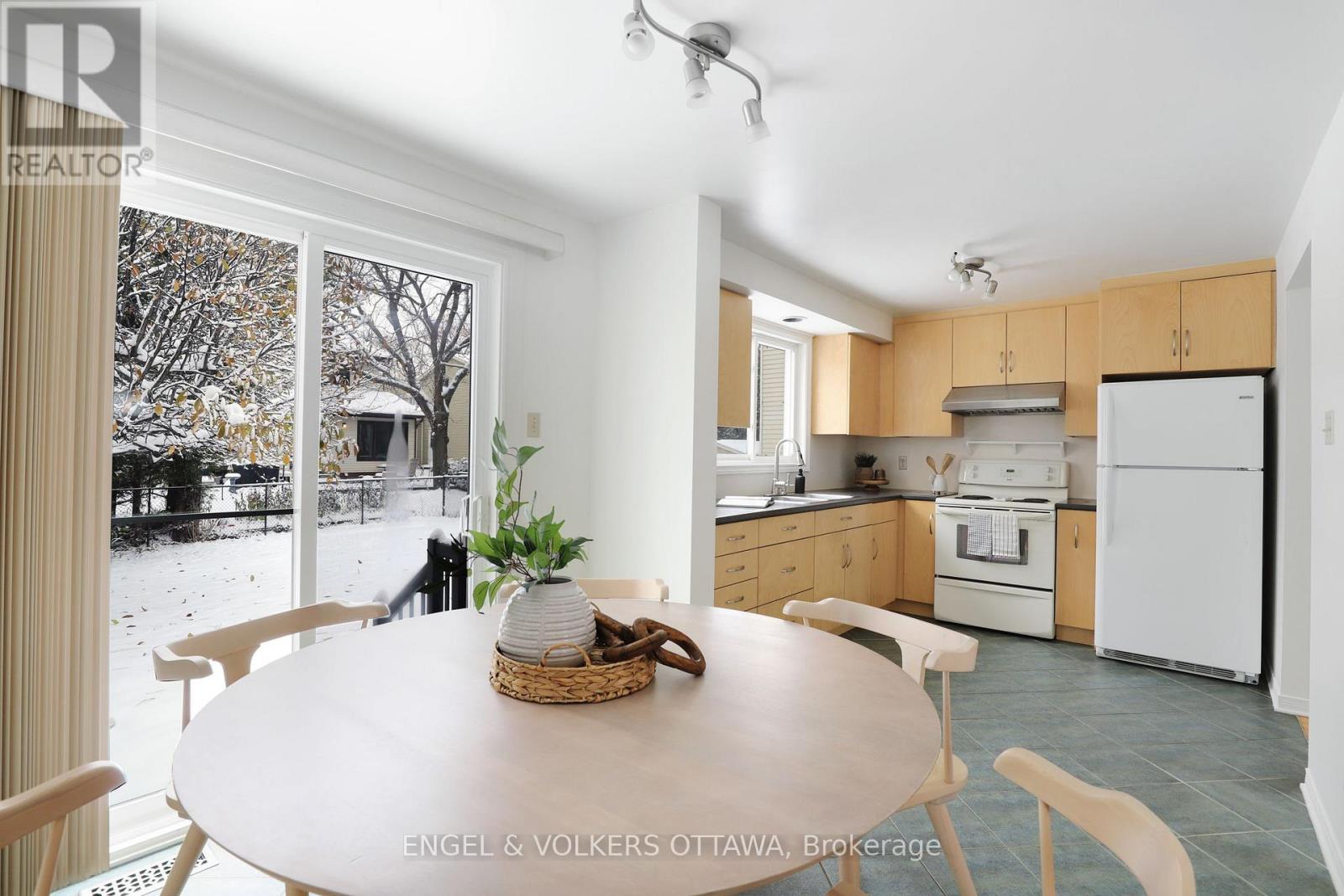 60 Homestead Street, Ottawa, Ontario  K2E 7N6 - Photo 10 - X12539622