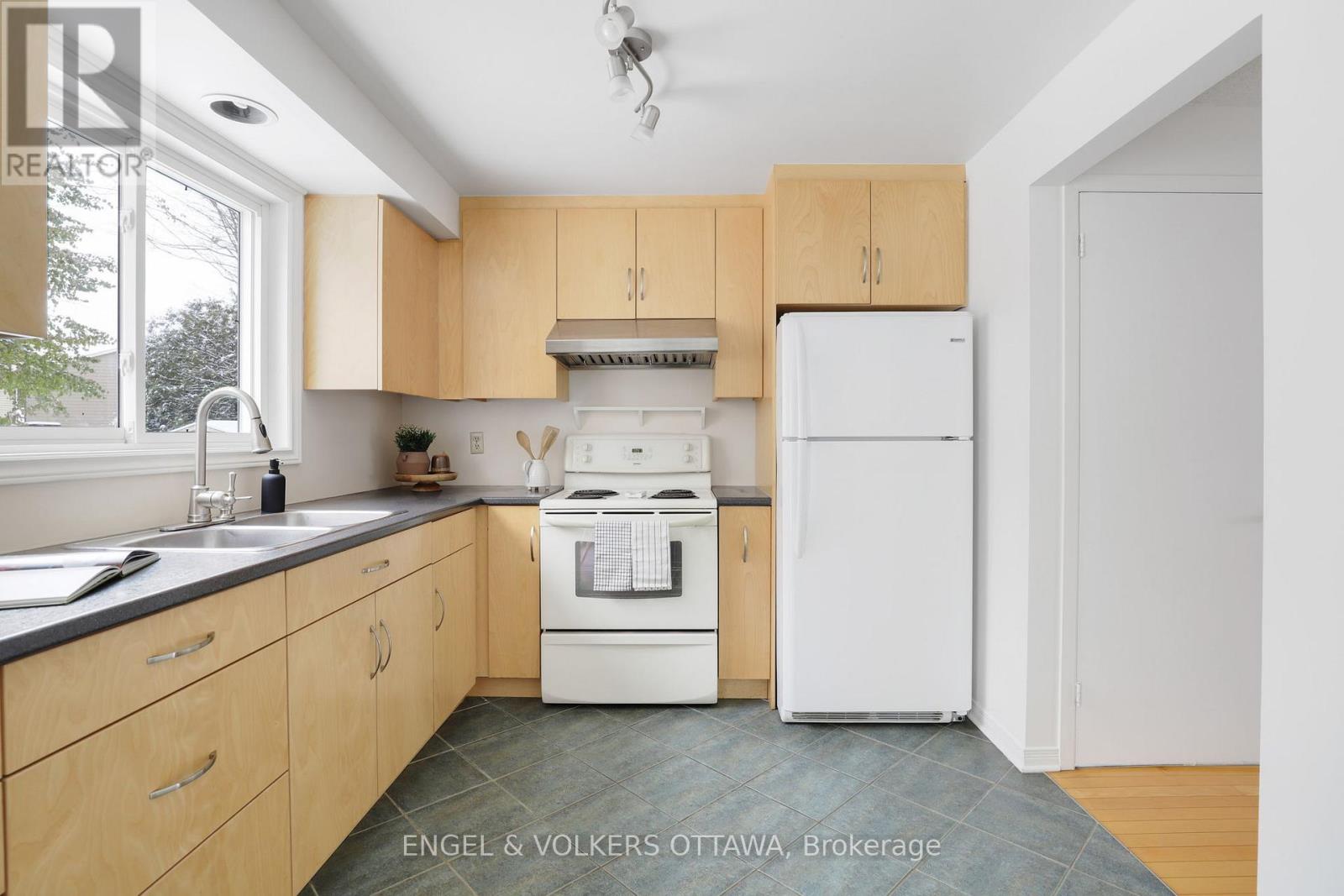 60 Homestead Street, Ottawa, Ontario  K2E 7N6 - Photo 11 - X12539622