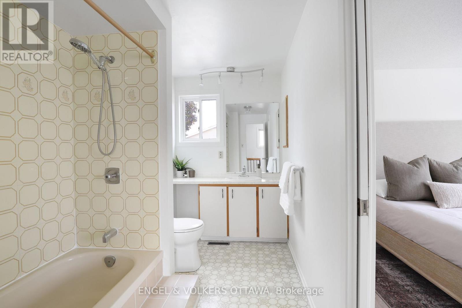 60 Homestead Street, Ottawa, Ontario  K2E 7N6 - Photo 15 - X12539622