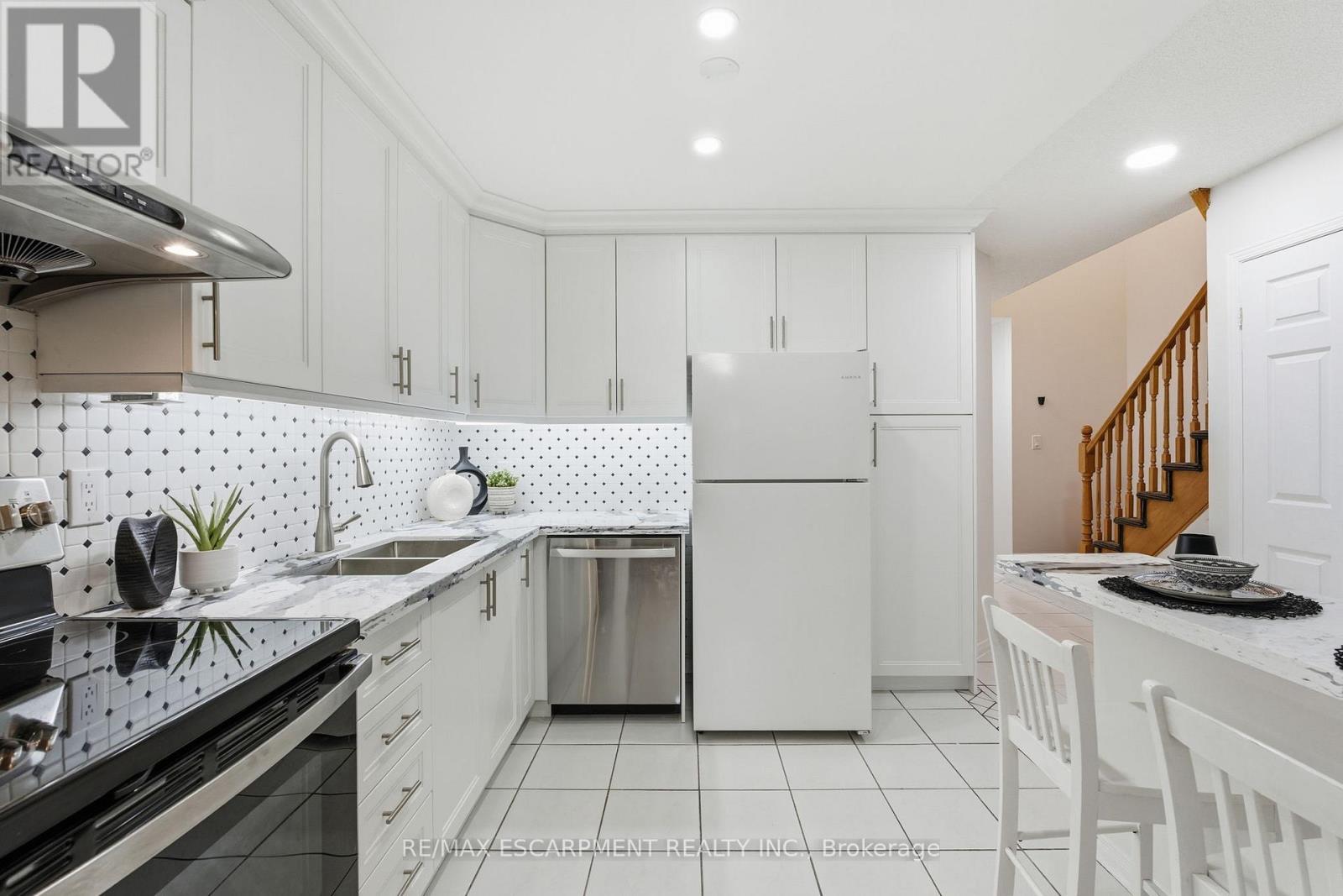 25 - 100 Vineberg Drive, Hamilton, Ontario  L8W 3X4 - Photo 12 - X12539556