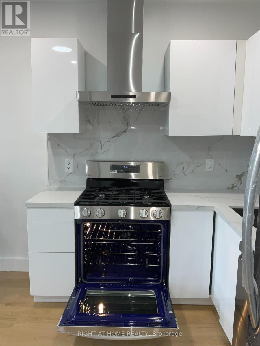 Main Floor - 674 Manning Avenue, Toronto, Ontario  M6G 2W4 - Photo 9 - C12469431