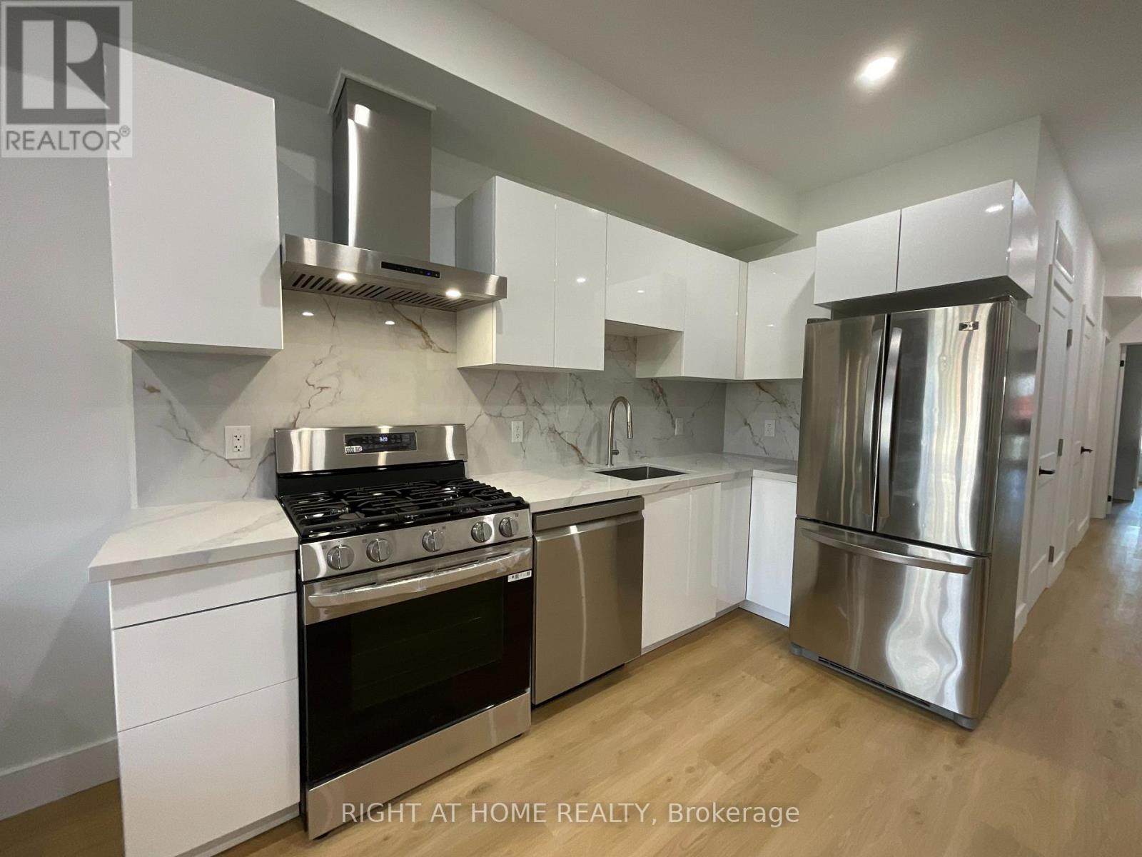 Main Floor - 674 Manning Avenue, Toronto, Ontario  M6G 2W4 - Photo 3 - C12469431