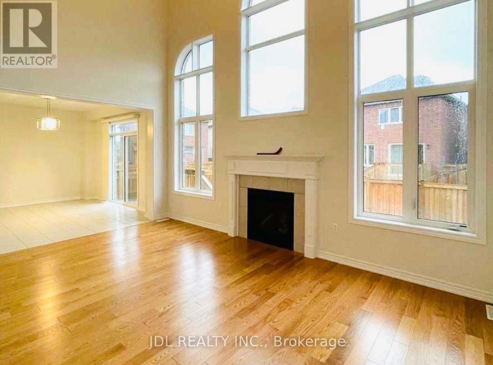 10 Benn Avenue, Georgina, Ontario L4P 0G8 - Photo 6 - N12524506