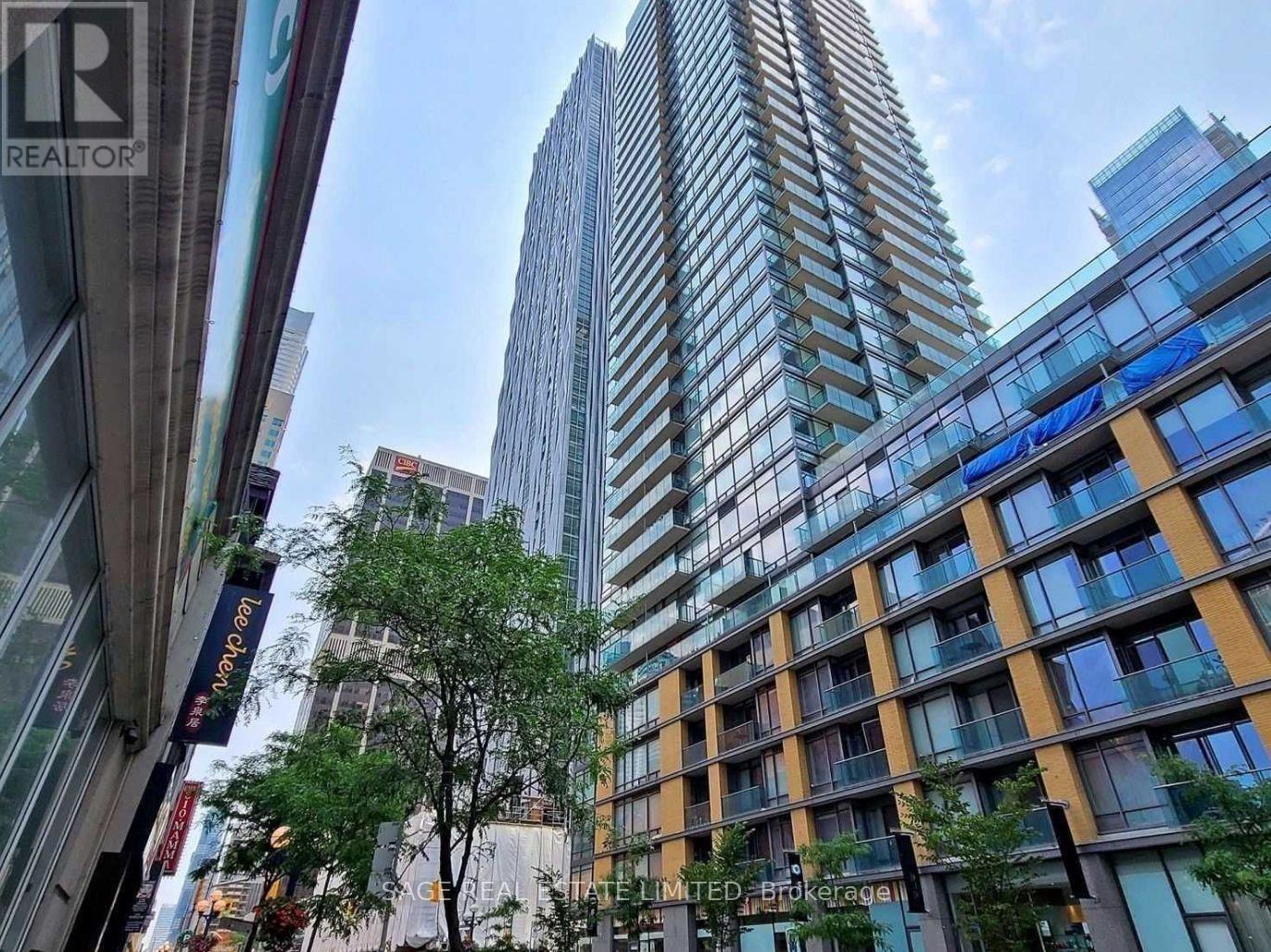 2404 - 1 YORKVILLE AVENUE, Toronto, Ontario
