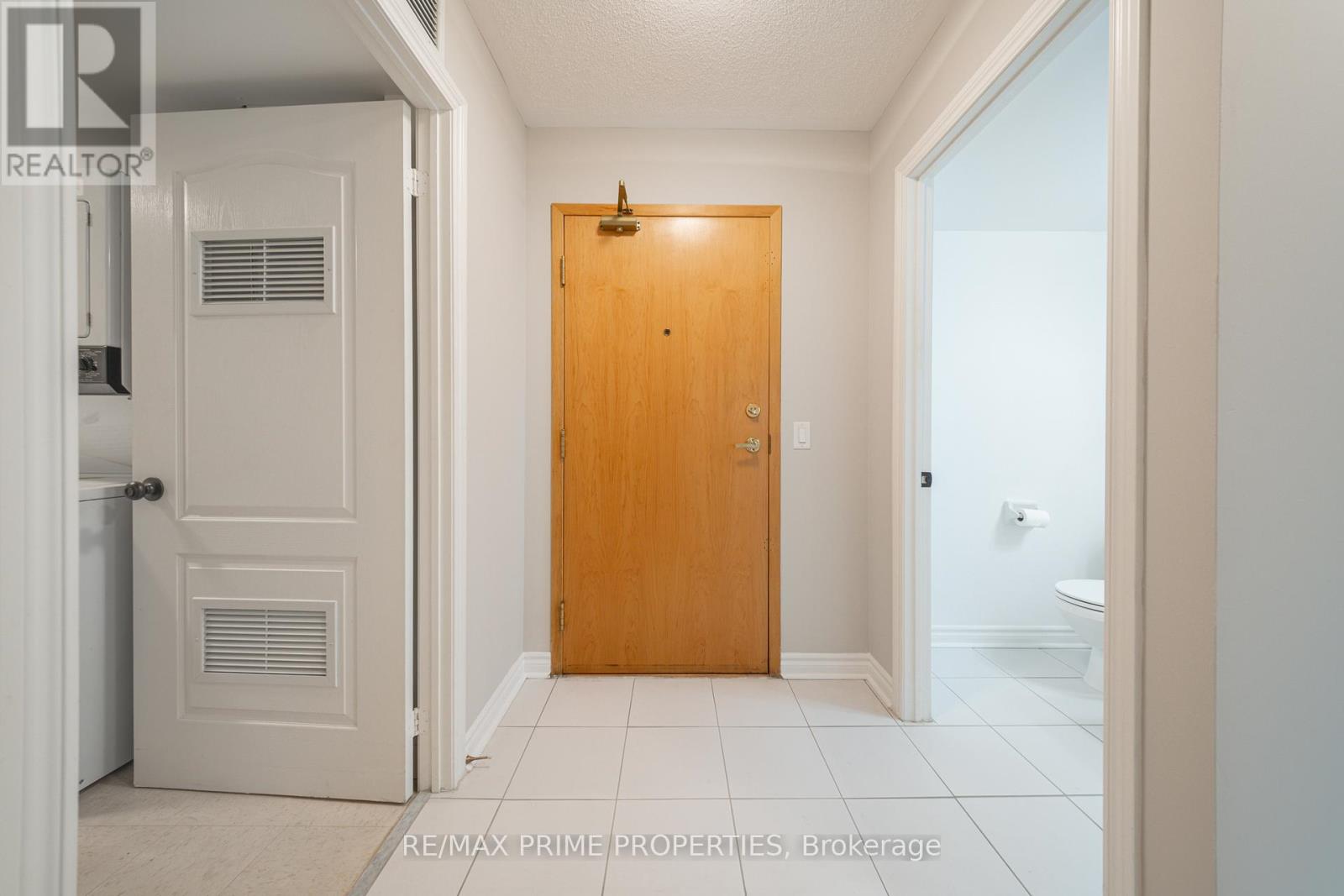 320 - 85 The Boardwalk Way, Markham, Ontario  L6E 1B9 - Photo 2 - N12538956
