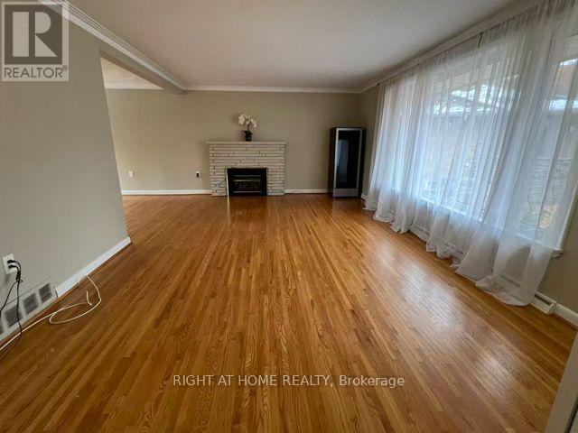 1445 Ryan Place, Mississauga, Ontario  L5C 1J7 - Photo 4 - W12535596