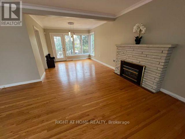 1445 Ryan Place, Mississauga, Ontario  L5C 1J7 - Photo 6 - W12535596