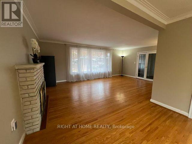 1445 Ryan Place, Mississauga, Ontario  L5C 1J7 - Photo 5 - W12535596