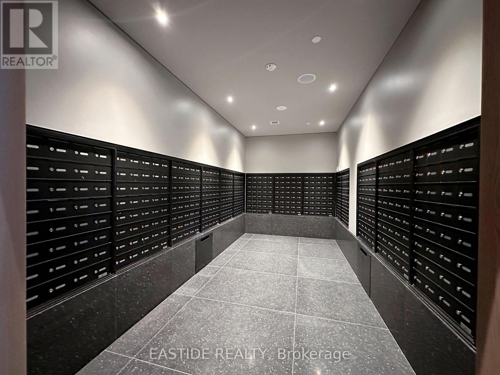 1215 - 8 Interchange Way, Vaughan, Ontario  L4K 5Z7 - Photo 14 - N12539582