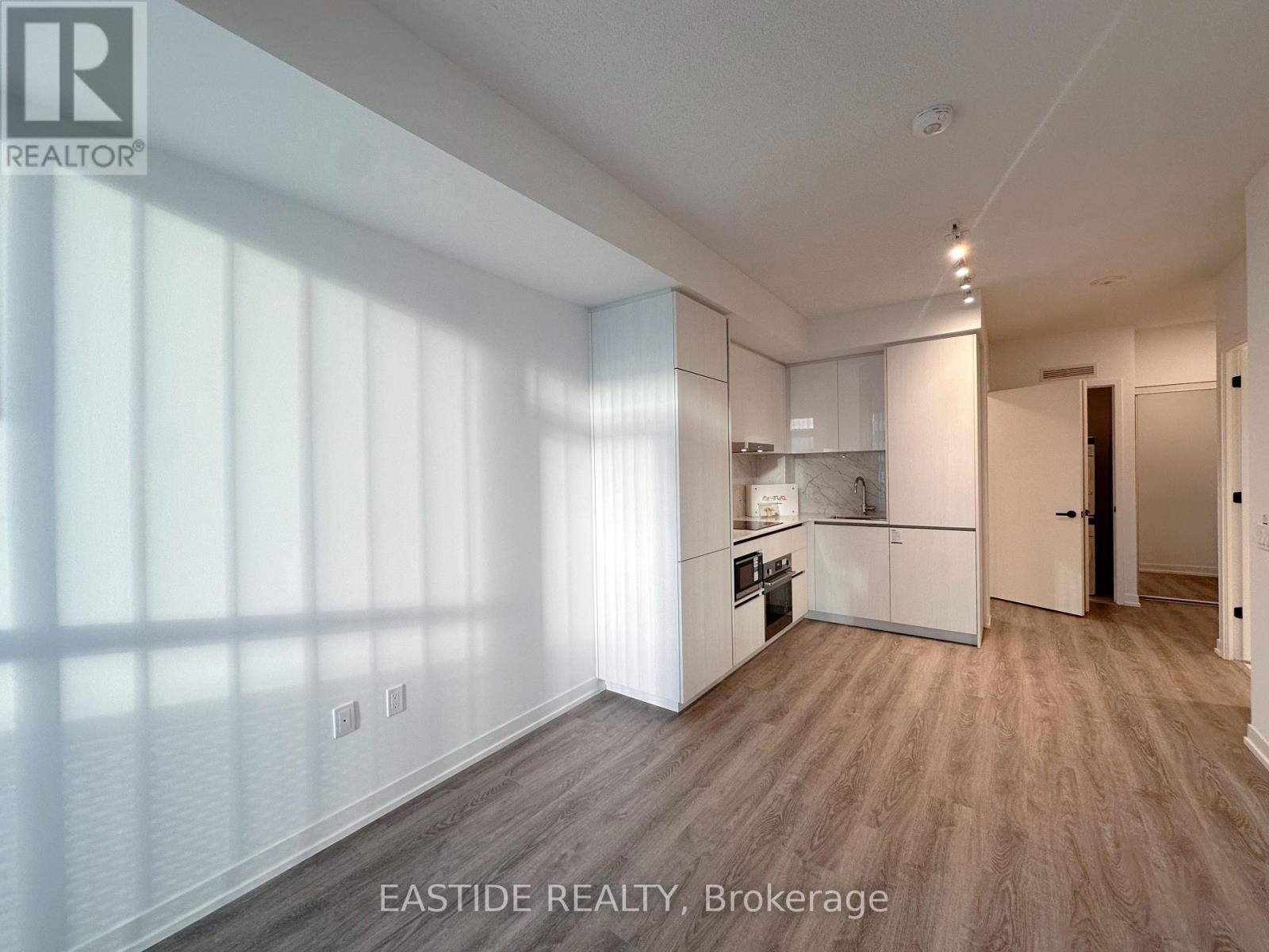 1215 - 8 Interchange Way, Vaughan, Ontario  L4K 5Z7 - Photo 2 - N12539582