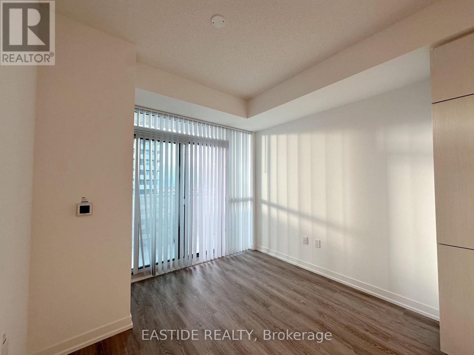 1215 - 8 Interchange Way, Vaughan, Ontario  L4K 5Z7 - Photo 3 - N12539582