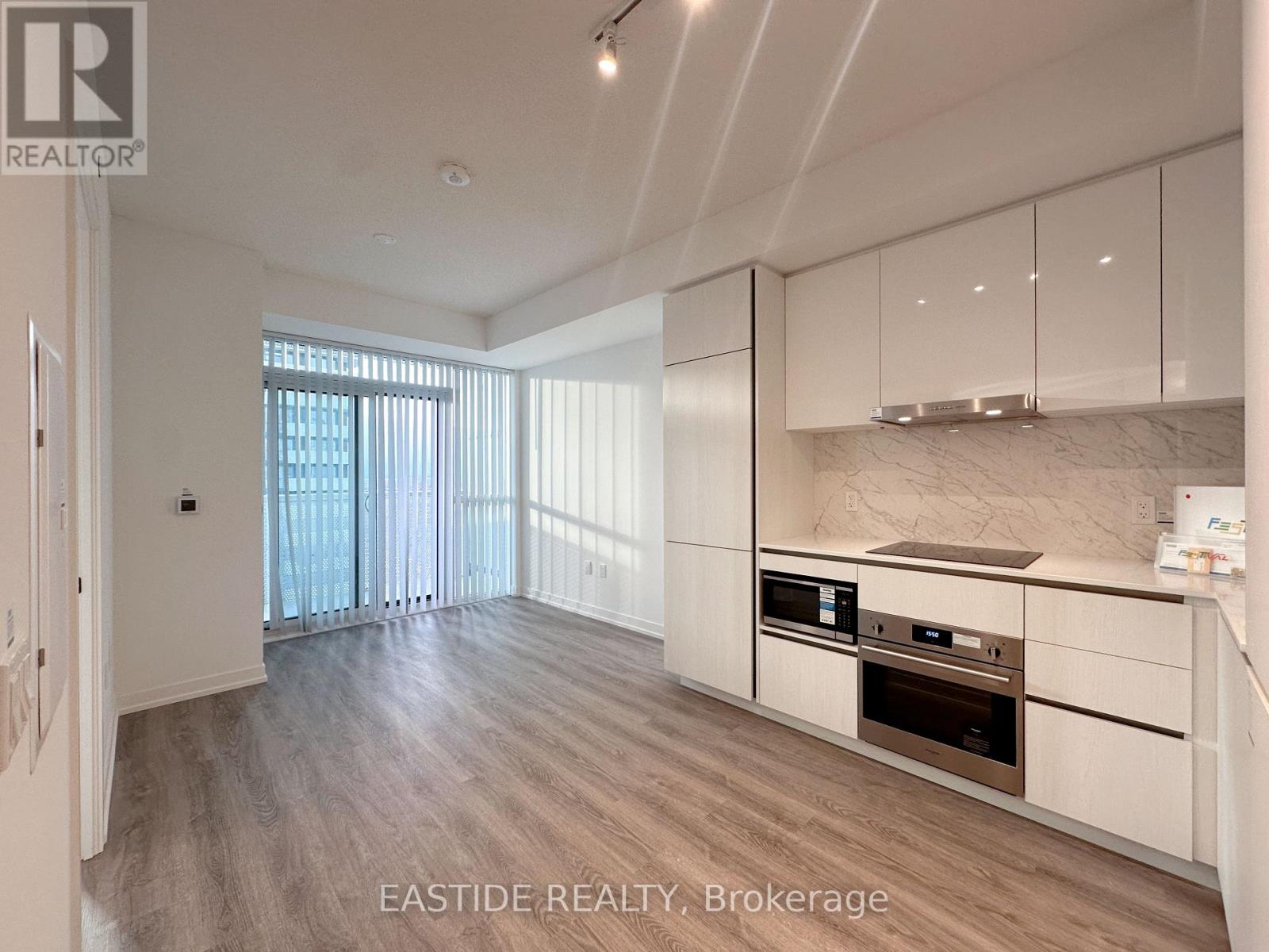 1215 - 8 Interchange Way, Vaughan, Ontario  L4K 5Z7 - Photo 4 - N12539582