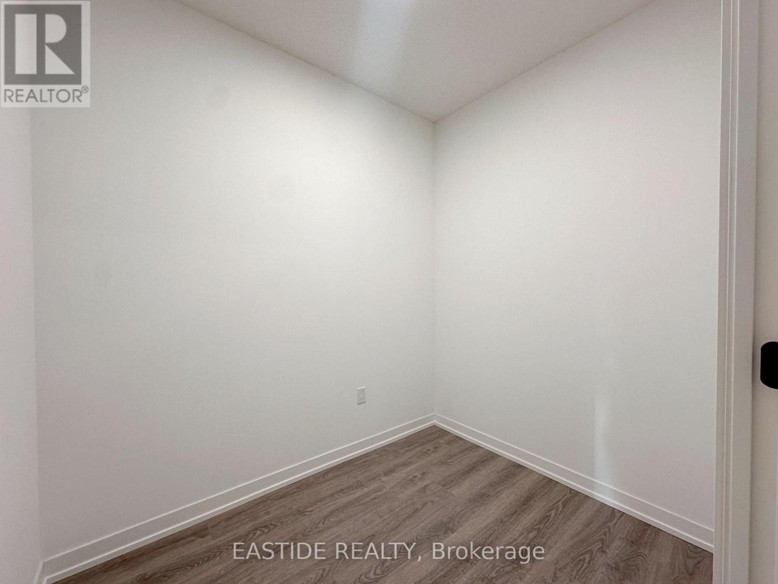 1215 - 8 Interchange Way, Vaughan, Ontario  L4K 5Z7 - Photo 7 - N12539582