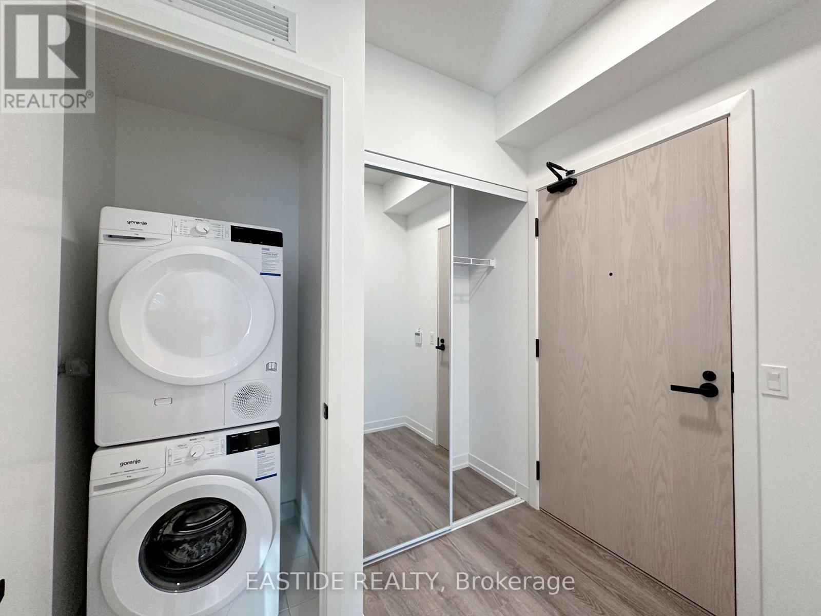 1215 - 8 Interchange Way, Vaughan, Ontario  L4K 5Z7 - Photo 9 - N12539582