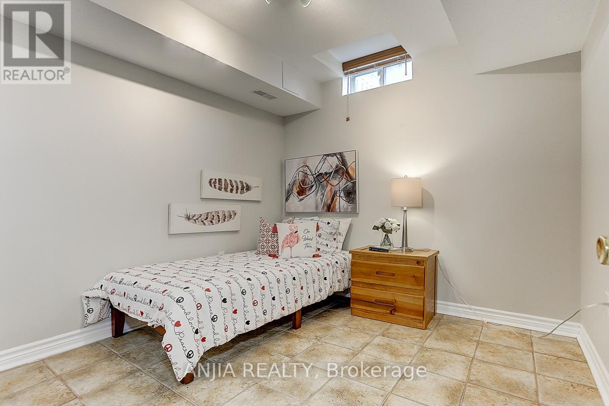 230 Bantry Avenue, Richmond Hill, Ontario  L4B 4T6 - Photo 27 - N12539590