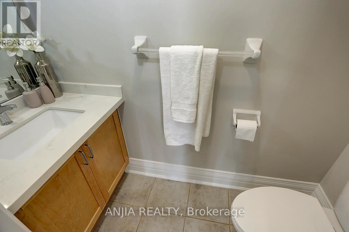 230 Bantry Avenue, Richmond Hill, Ontario  L4B 4T6 - Photo 4 - N12539590