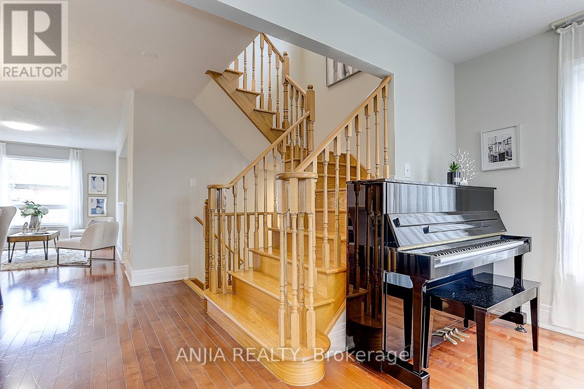 230 Bantry Avenue, Richmond Hill, Ontario  L4B 4T6 - Photo 8 - N12539590