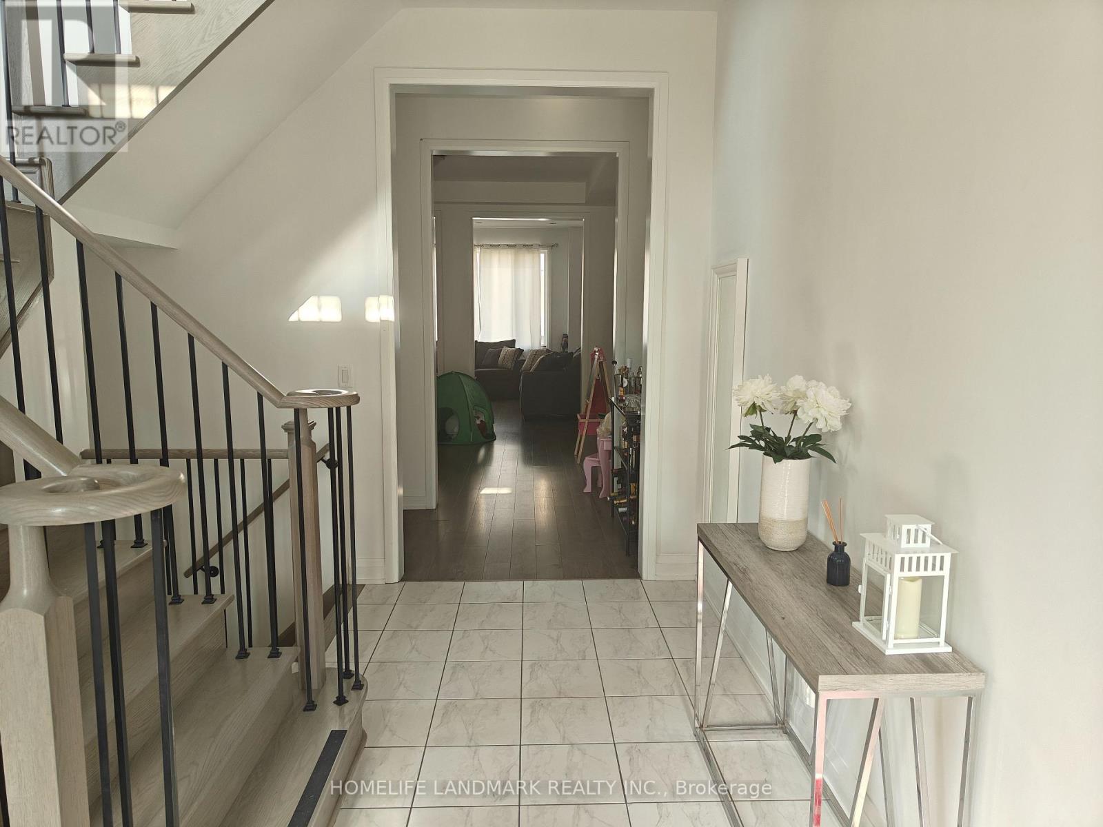 31 Snap Dragon Trail, East Gwillimbury, Ontario  L9N 1G5 - Photo 2 - N12539592