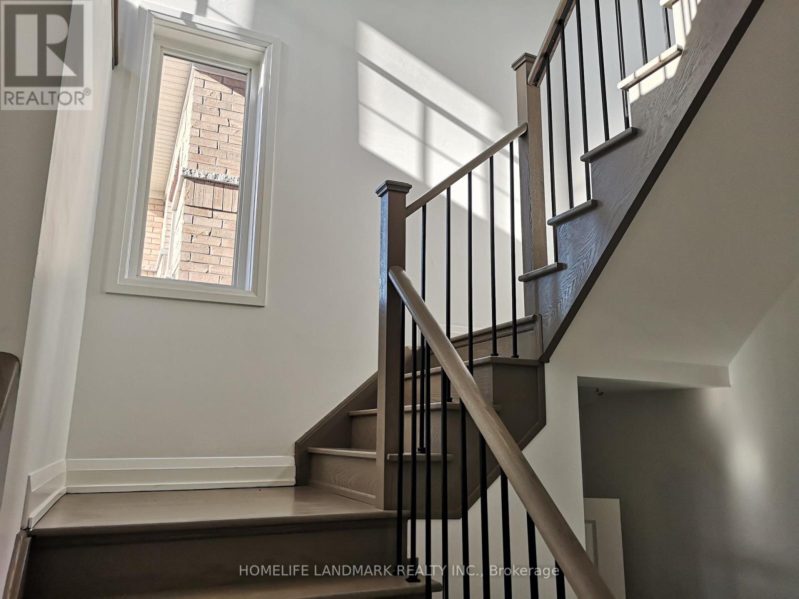 31 Snap Dragon Trail, East Gwillimbury, Ontario  L9N 1G5 - Photo 3 - N12539592