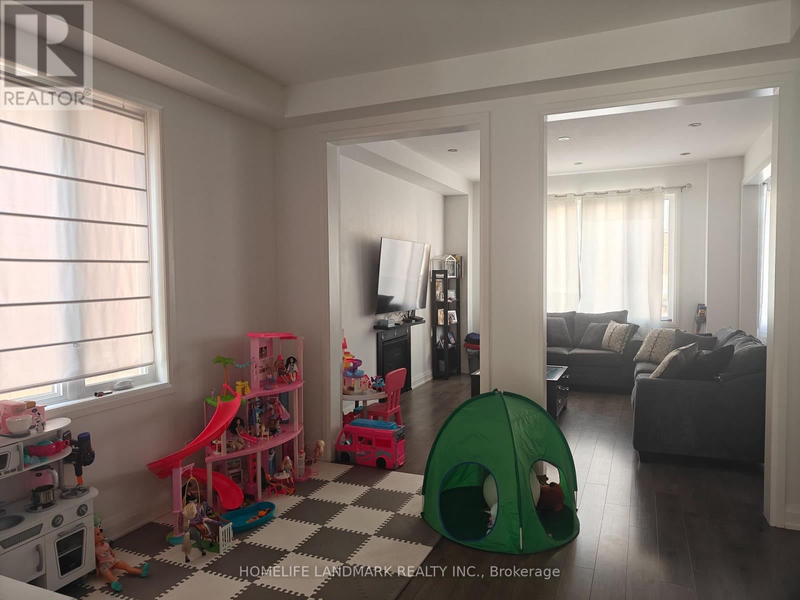 31 Snap Dragon Trail, East Gwillimbury, Ontario  L9N 1G5 - Photo 5 - N12539592