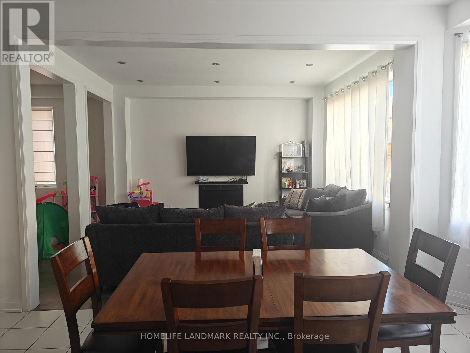 31 Snap Dragon Trail, East Gwillimbury, Ontario  L9N 1G5 - Photo 6 - N12539592