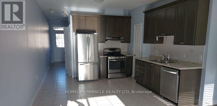 24 Hatton Court, Brampton, Ontario  L6Y 5T6 - Photo 4 - W12539612