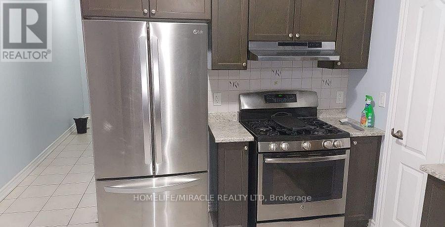 24 Hatton Court, Brampton, Ontario  L6Y 5T6 - Photo 5 - W12539612