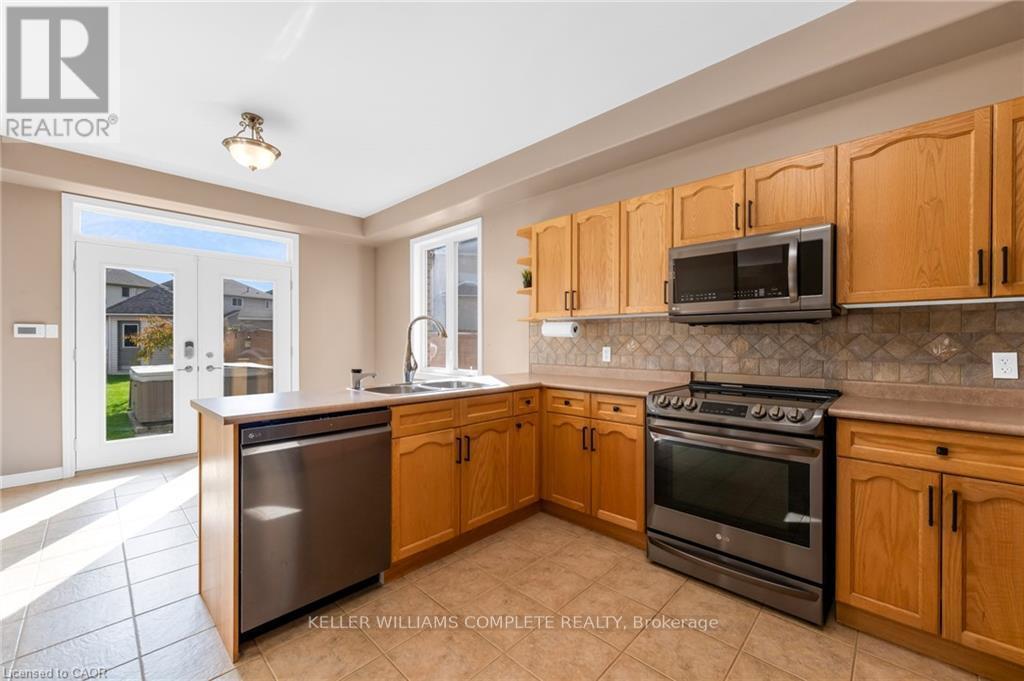 114 Armour Crescent, Hamilton, Ontario  L9K 1R9 - Photo 8 - X12539604