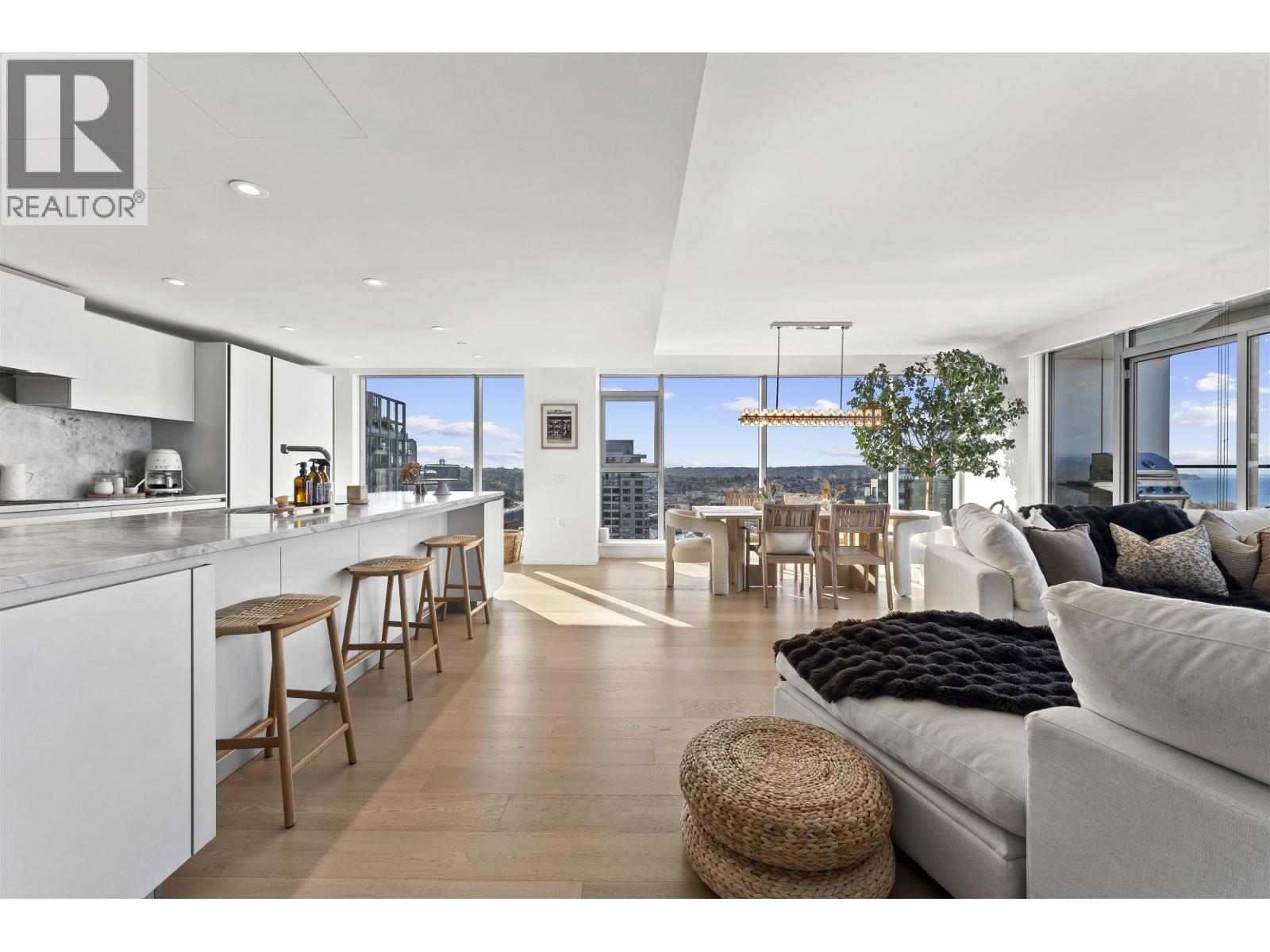 2403 889 Pacific Street, Vancouver, British Columbia  V6Z 1C3 - Photo 2 - R3066793