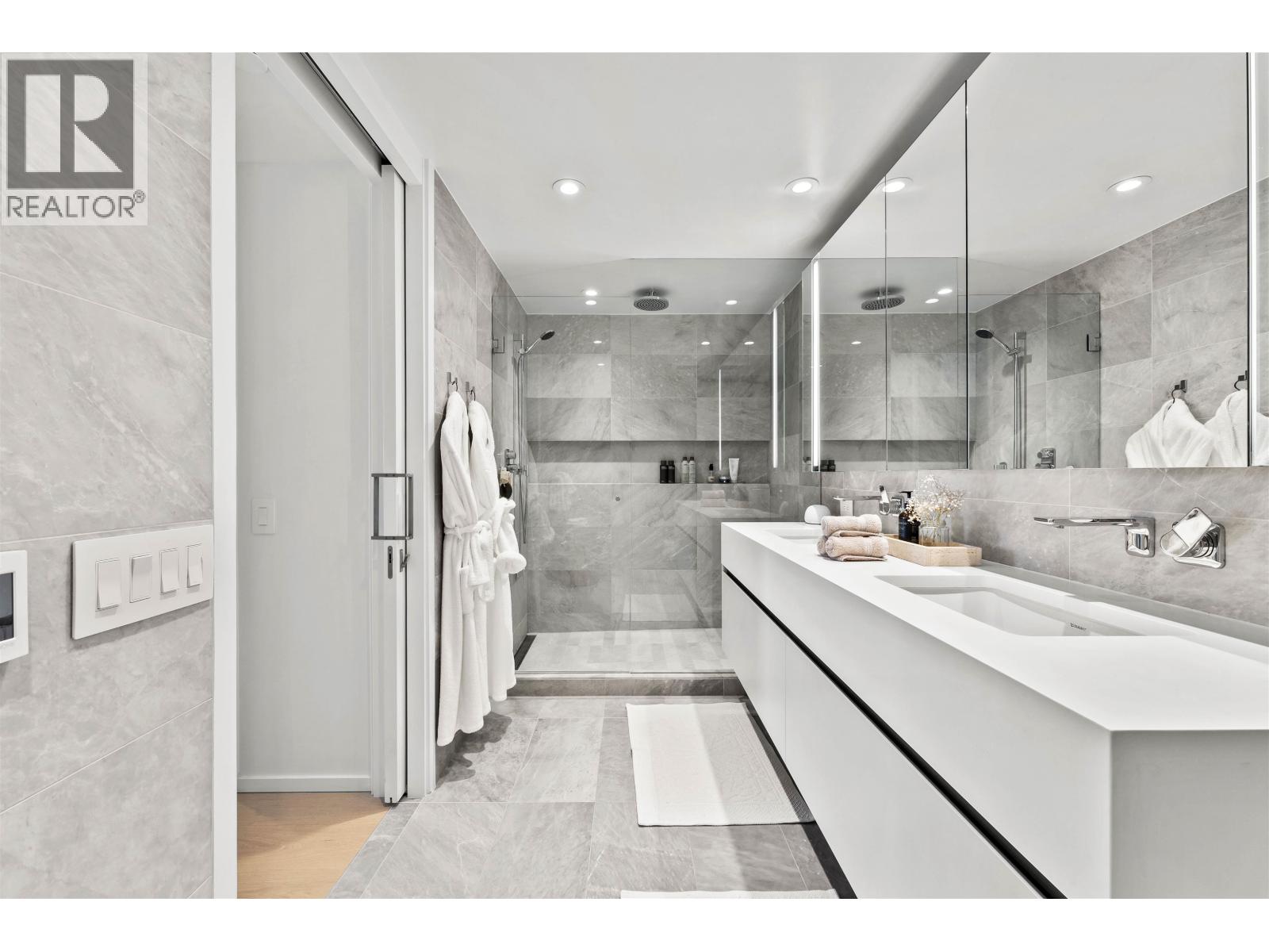 2403 889 Pacific Street, Vancouver, British Columbia  V6Z 1C3 - Photo 14 - R3066793