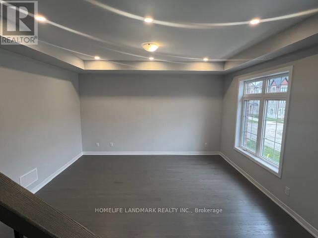 48 York Downs Boulevard, Markham, Ontario  L6C 3M6 - Photo 4 - N12539634