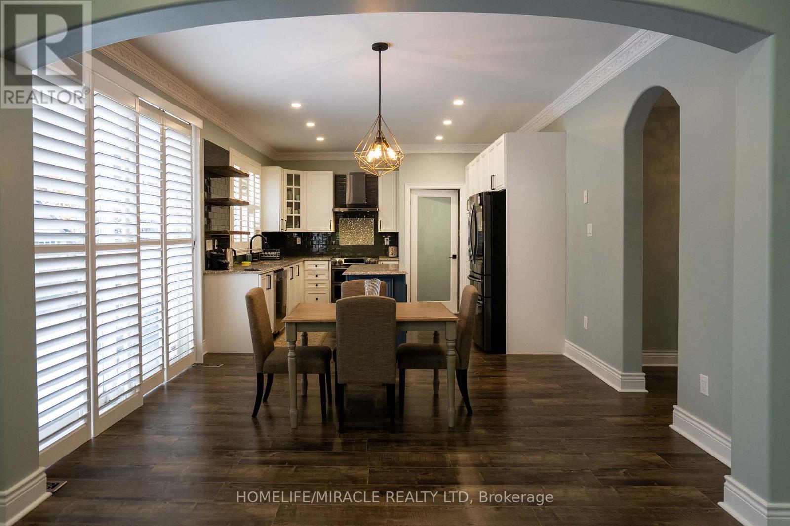 949 Mcneil Drive, Milton, Ontario  L9T 6N1 - Photo 4 - W12539628