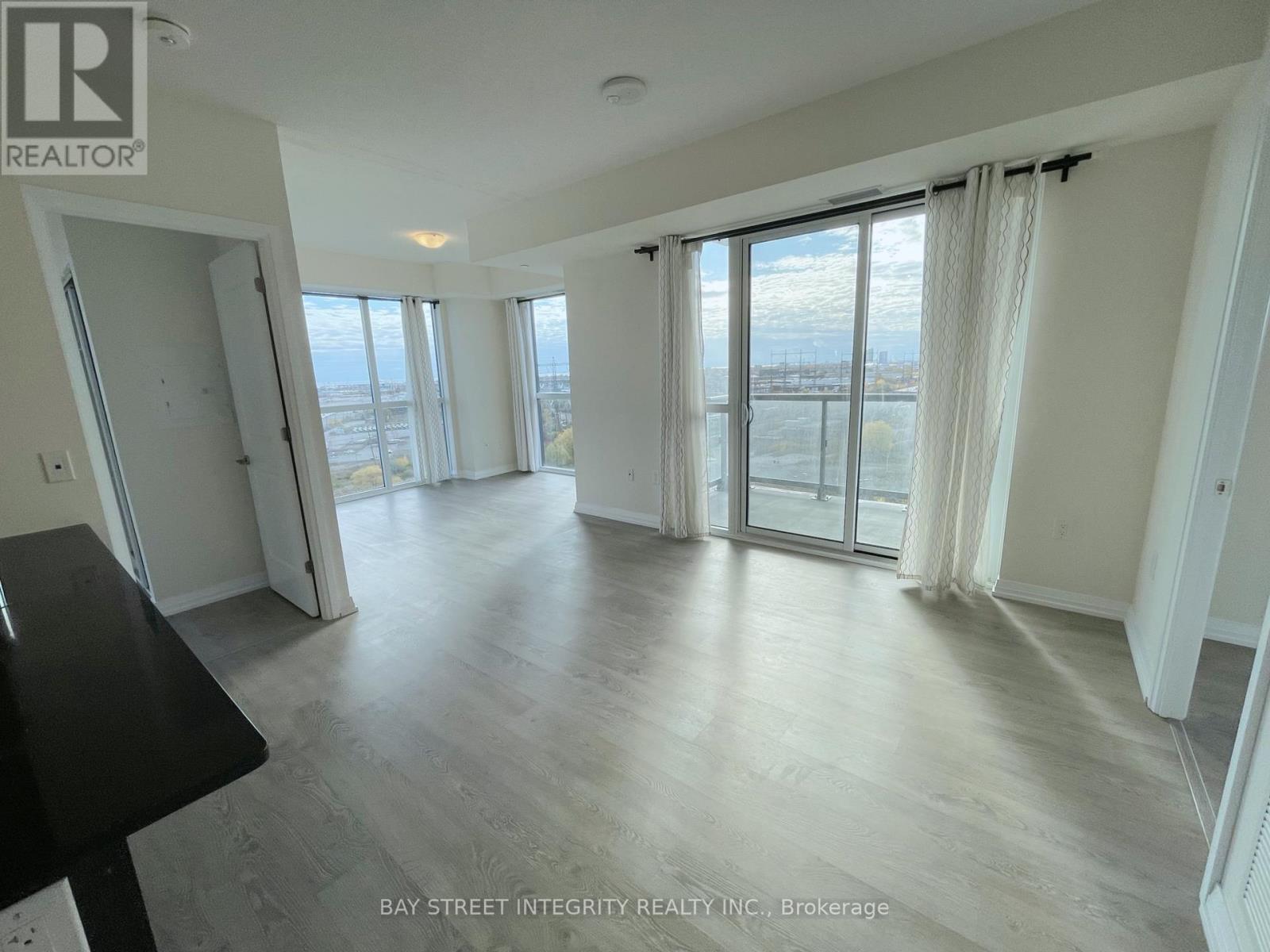 704 - 50 Thomas Riley Road, Toronto, Ontario  M9B 0C5 - Photo 6 - W12526256