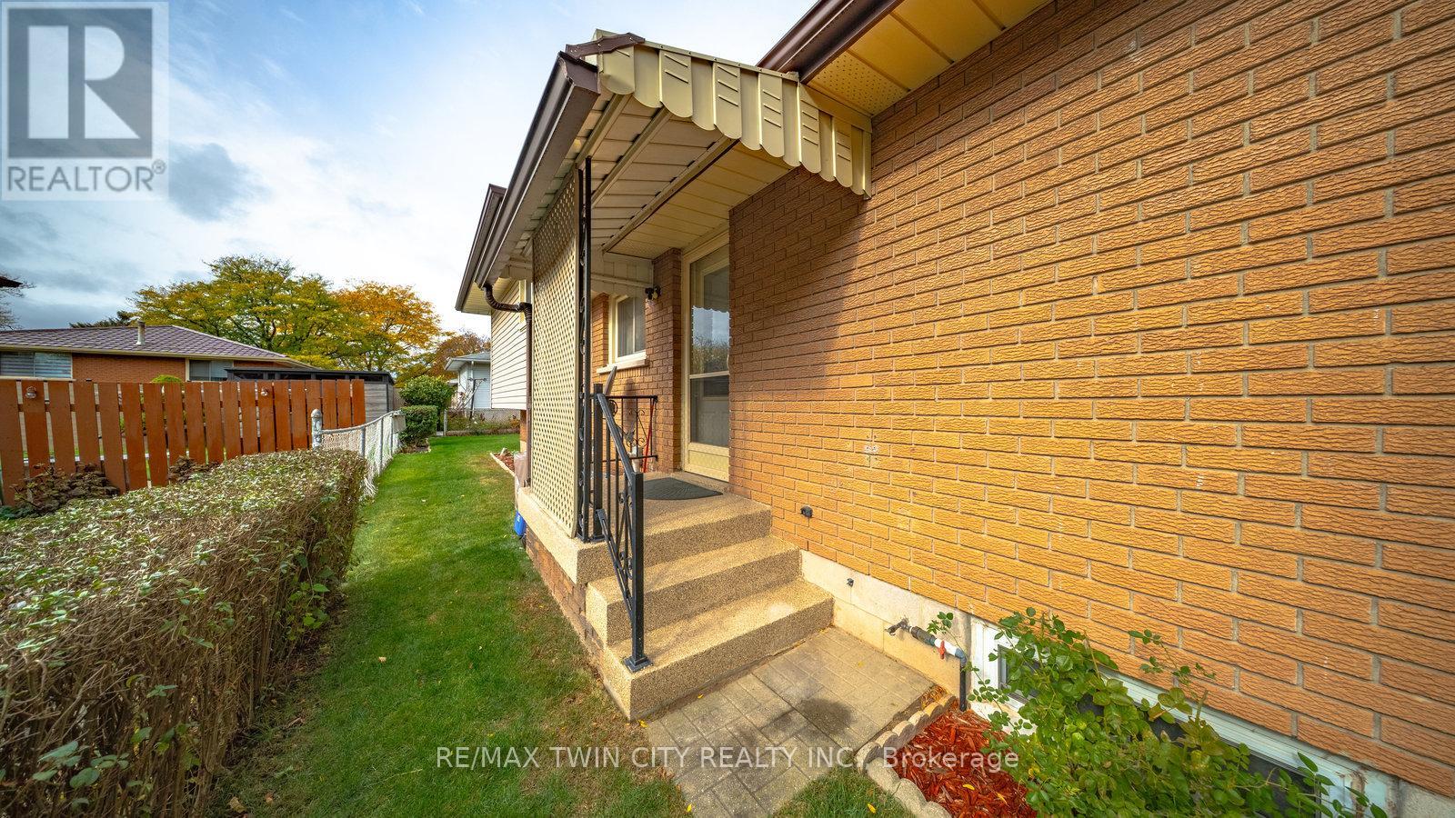 42 Palm Crescent, Brantford, Ontario  N3R 5G2 - Photo 40 - X12539636