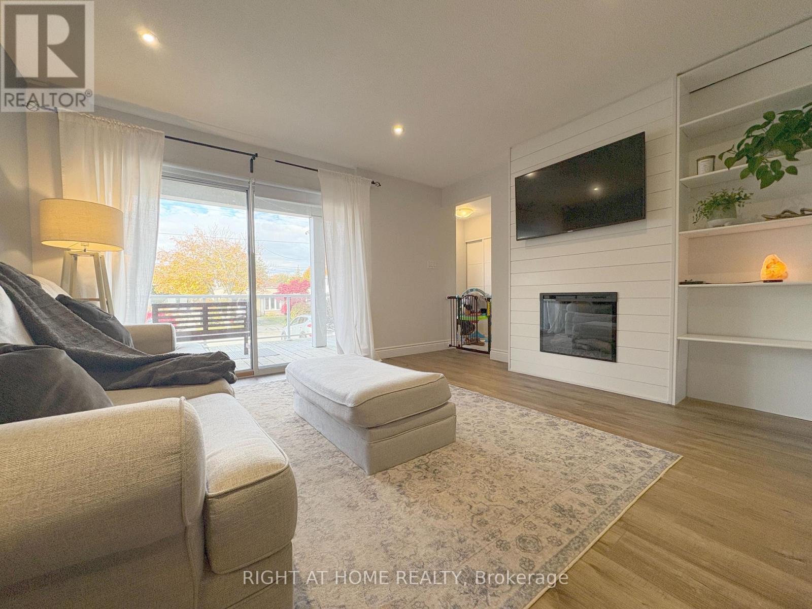 Upper - 975 Mink Street, Pickering, Ontario  L1W 2G6 - Photo 2 - E12539642