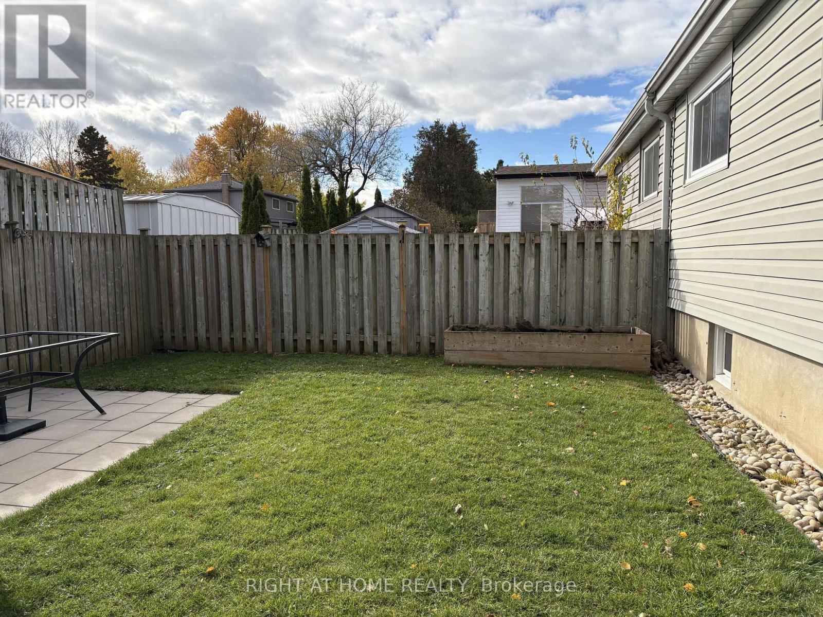 Upper - 975 Mink Street, Pickering, Ontario  L1W 2G6 - Photo 21 - E12539642